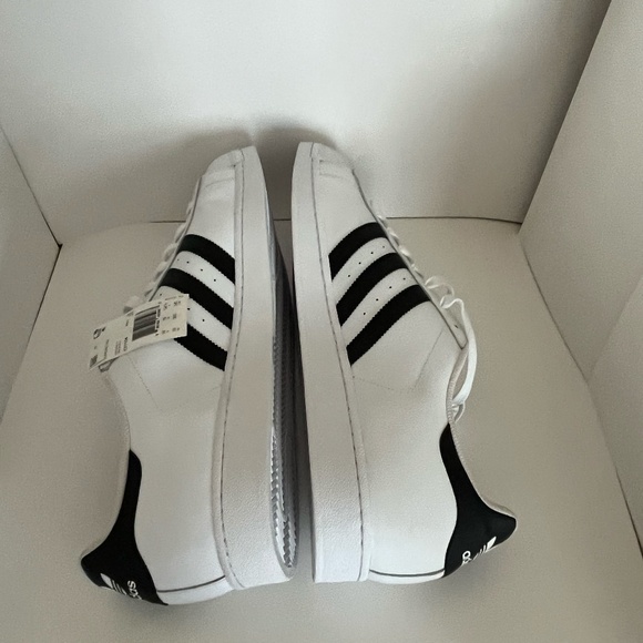 Adidas Superstar - Picture 1 of 5